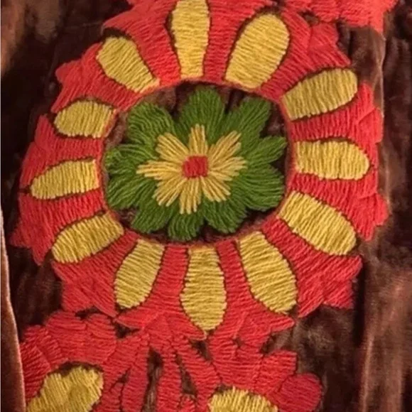 Ivy Jane Brown Velvet Blouse with Floral Accents size large - Picture 2 of 6